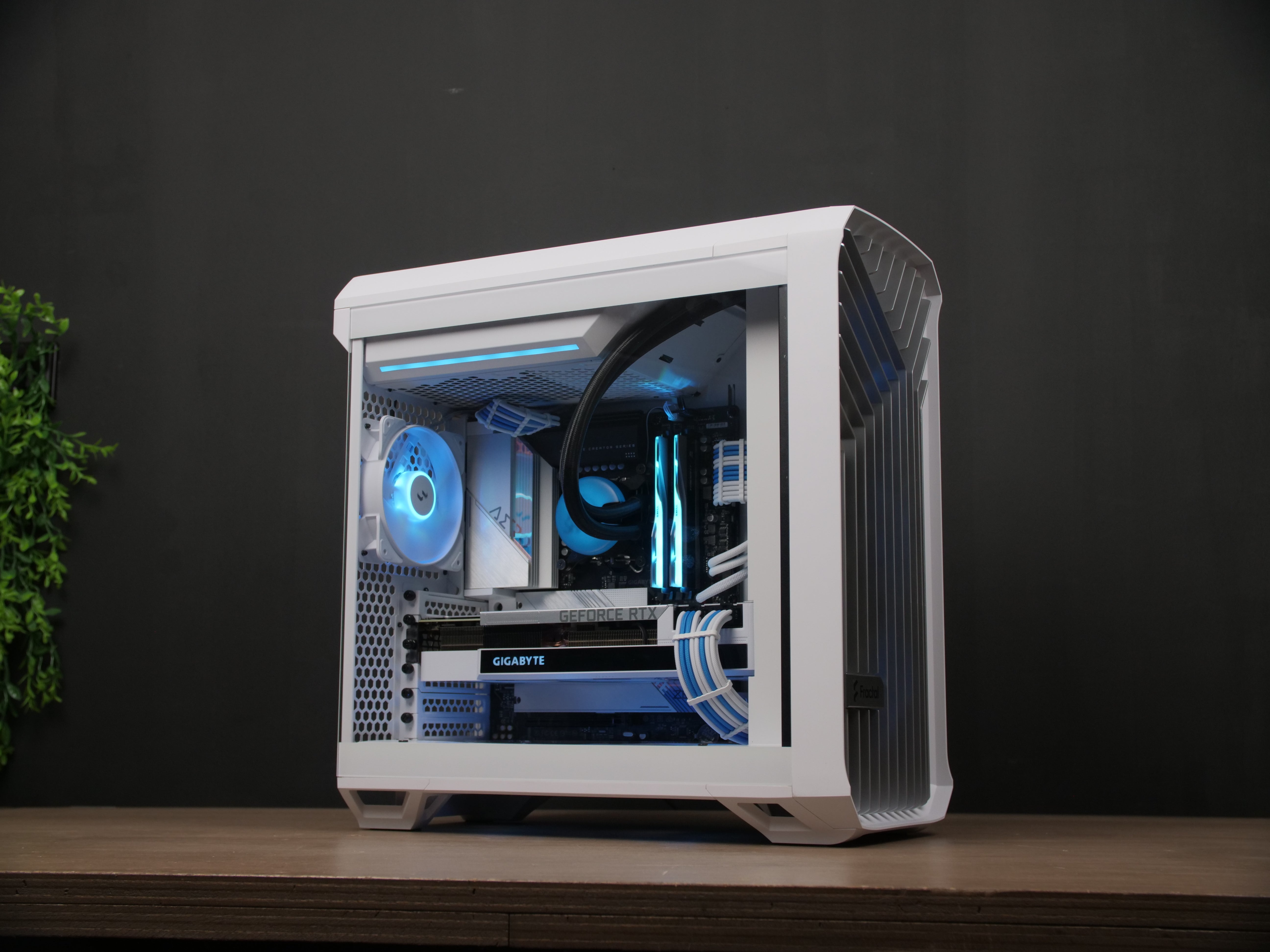 Shabsey Fractal Design Torrent Compact